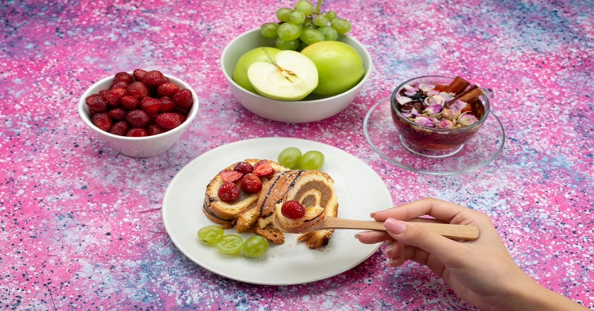 Healthy eating does not mean avoiding snacks completely.